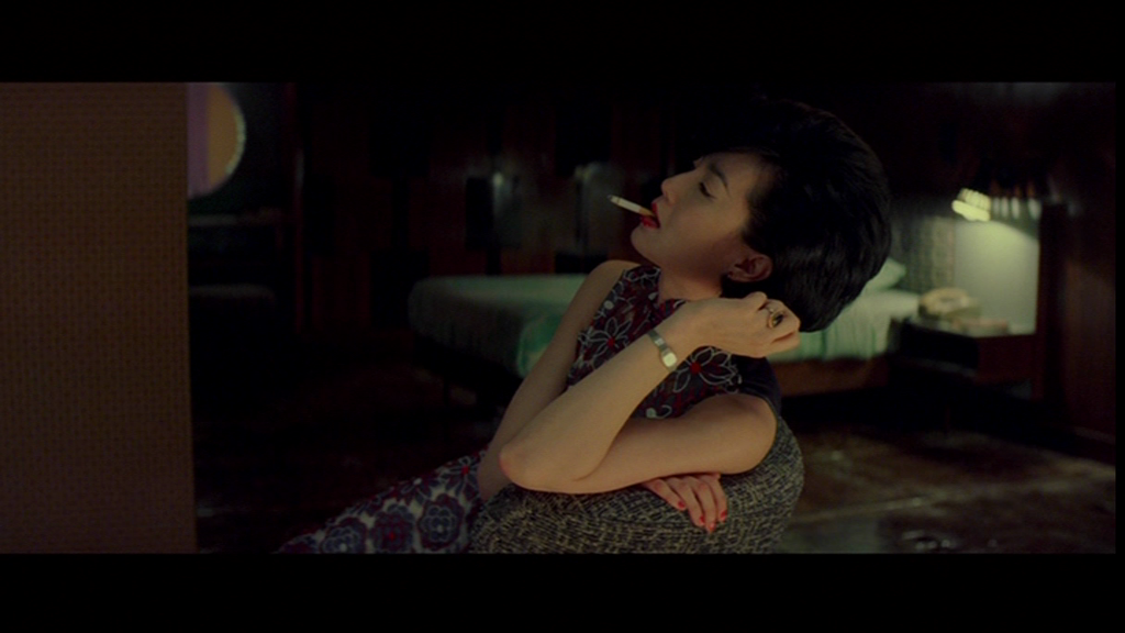 The daughter of the hotel owner, Jing (Faye Wong) is madly in love with her...