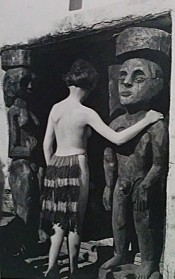 Nina hard a dance he meet 1921 during a short trip in Zurich with the two sculptures Adamd an Eve.